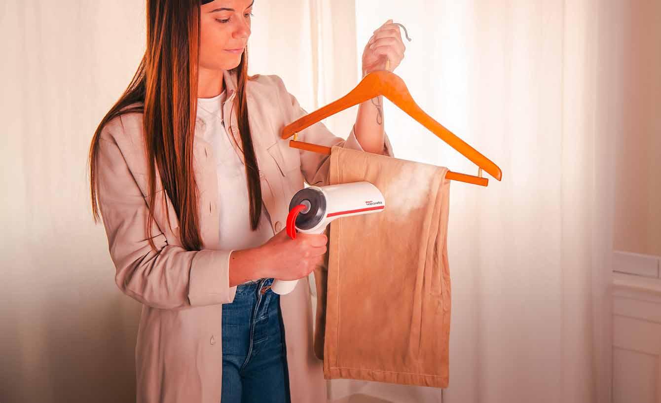 Come stirare senza ferro: le alternative più efficaci per una stiratura facile e veloce