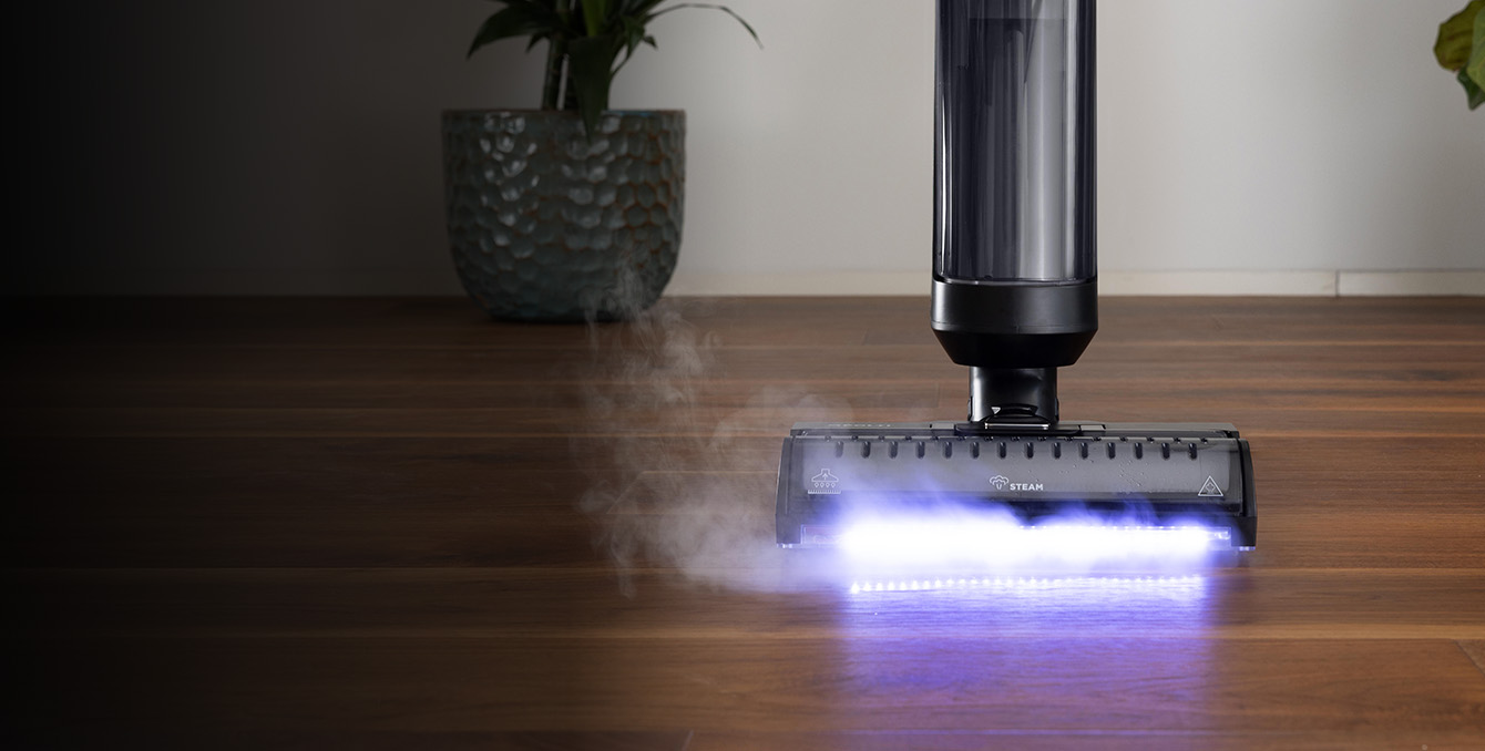 Polti RollySteam nettoie les traces laissées par les animaux sur le sol