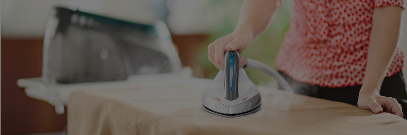 L'image montre le fer à repasser Polti La Vaporella XT120C, conçu pour durer