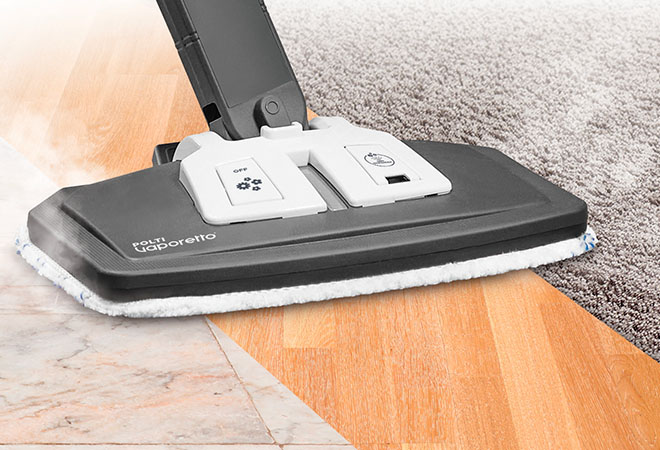 L'image montre la brosse Polti Vaporetto Style utilisée sur trois sols différents